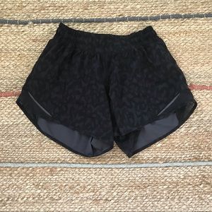 Black camo Lululemon hottie hot shorts